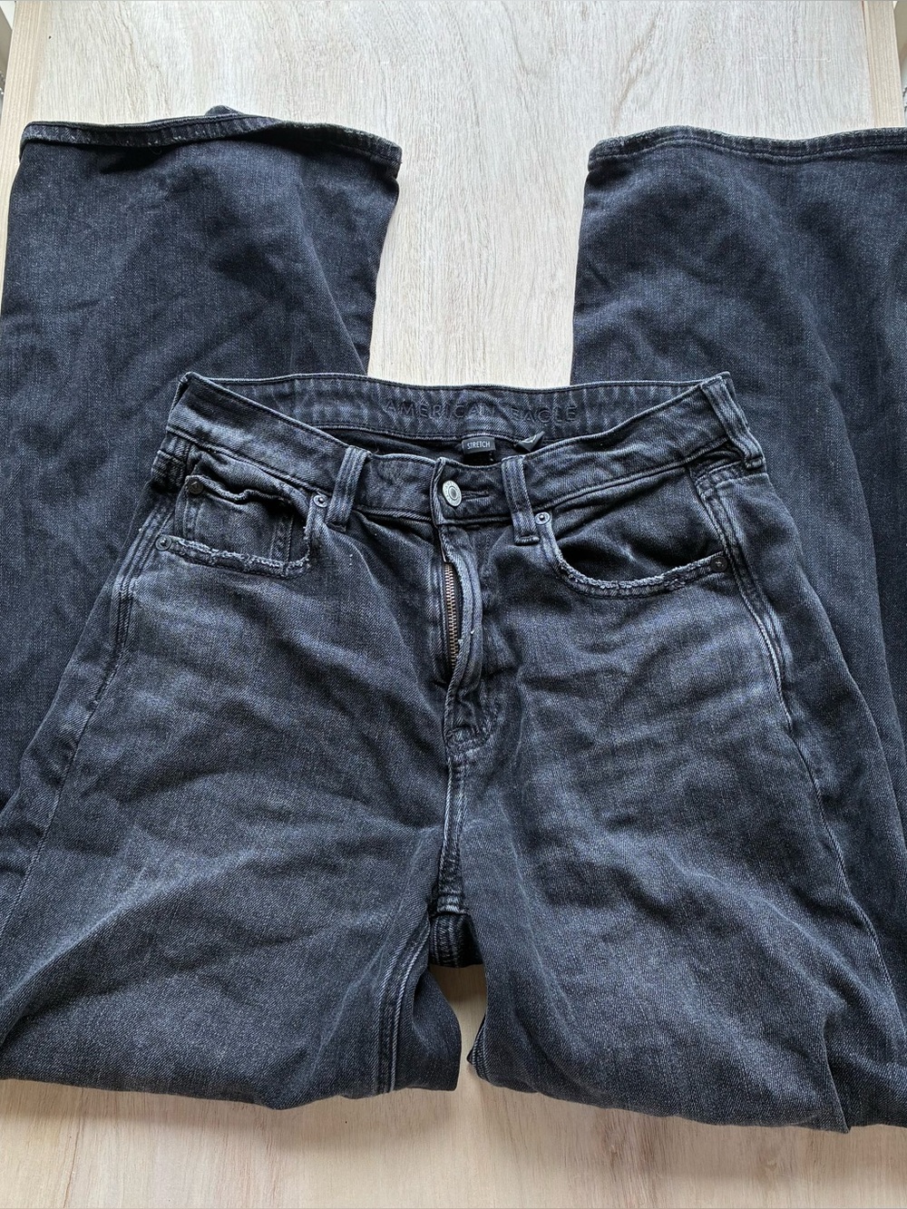 American Eagle Womens High Rise
Wide Leg Jeans Black Dark Wash
Denim Size 4